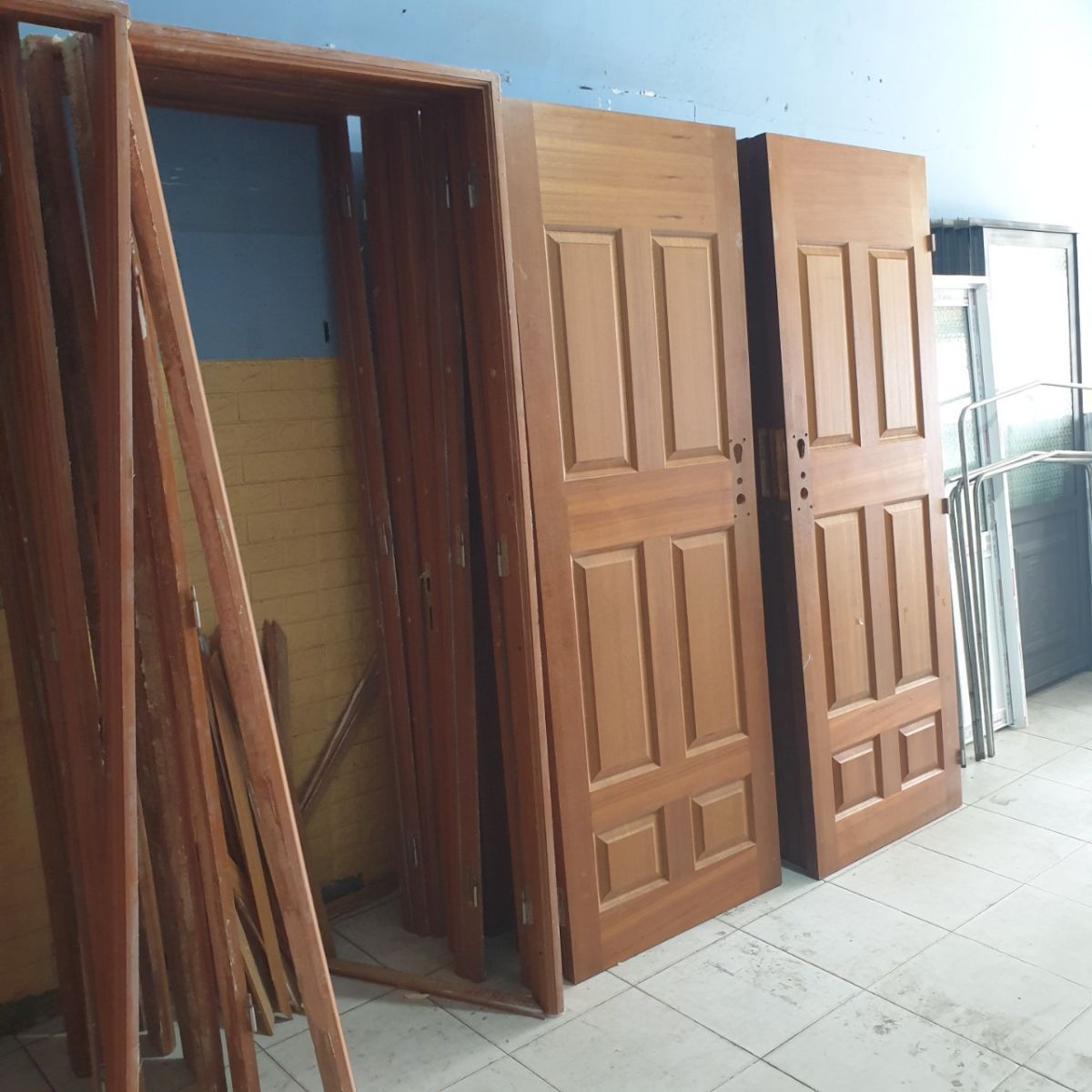 thu mua cửa gỗ cũ