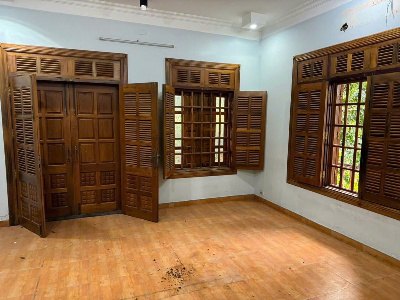 thu mua cửa gỗ cũ