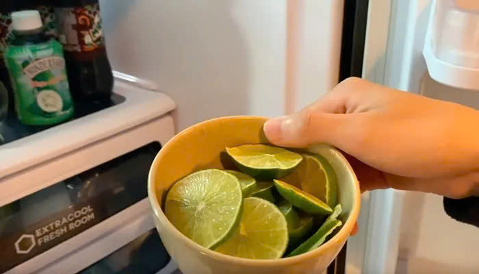 cách khử mùi hôi tủ lạnh