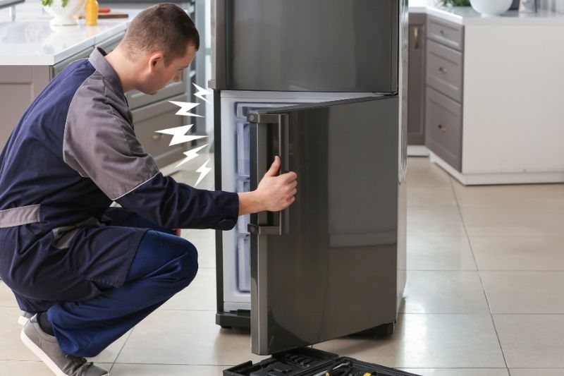 tủ lạnh bị kêu to rè rè