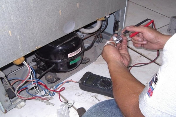 tủ lạnh bị kêu to rè rè