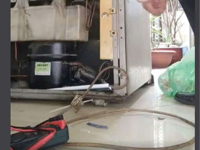 tủ lạnh bị kêu to rè rè