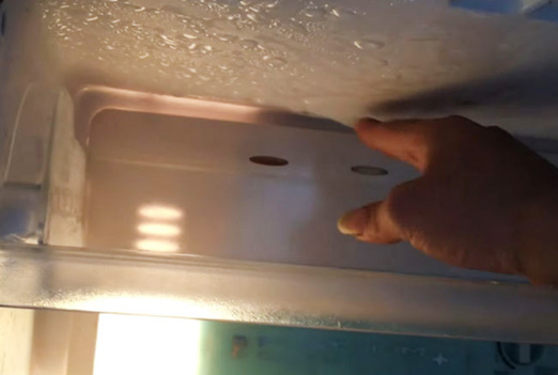 tủ lạnh bị chảy nước