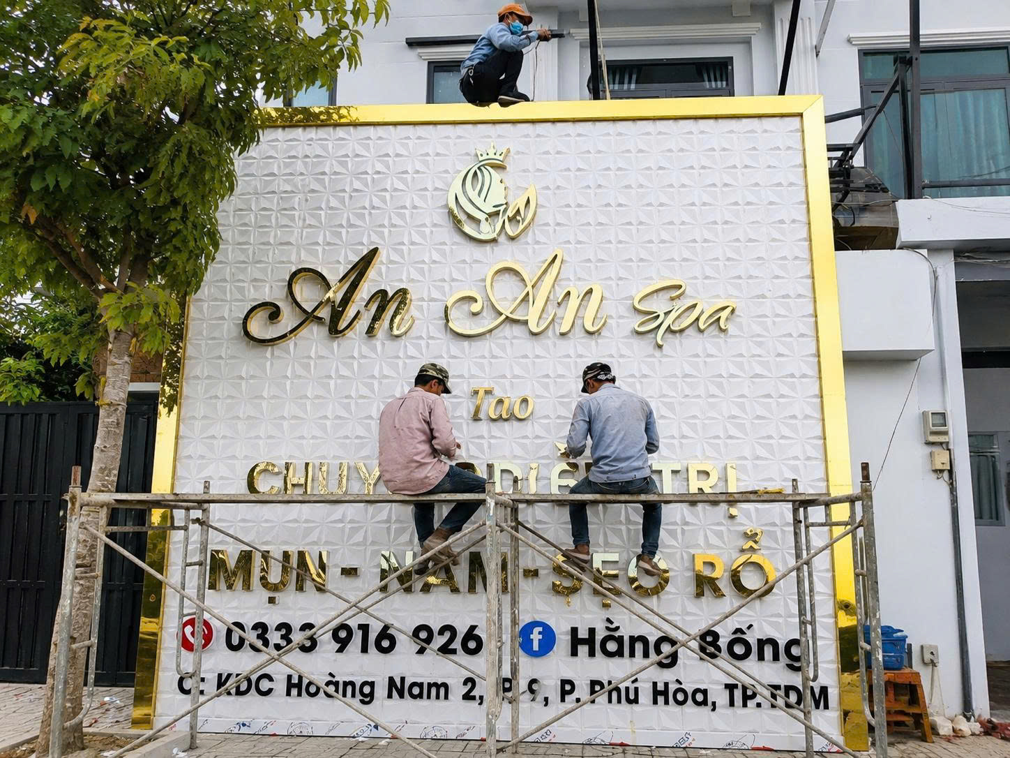 tháo dỡ bảng hiệu