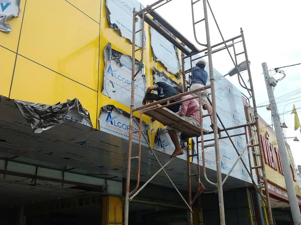 tháo dỡ bảng hiệu