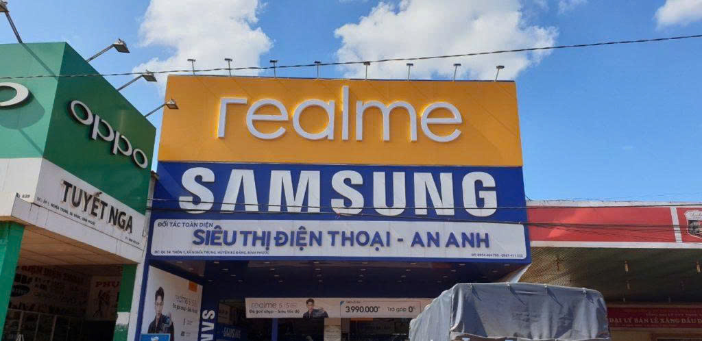 tháo dỡ bảng hiệu