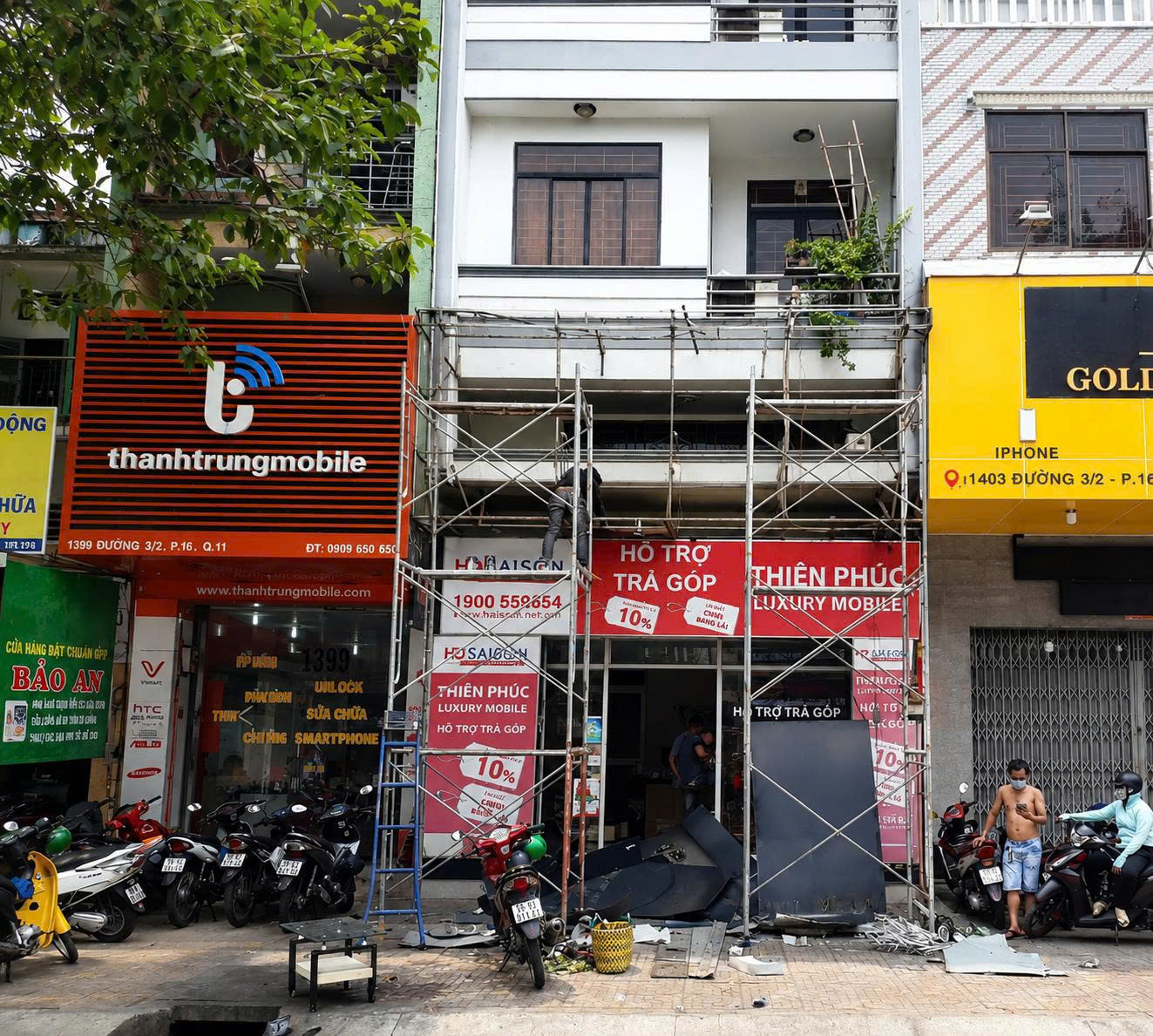 tháo dỡ bảng hiệu