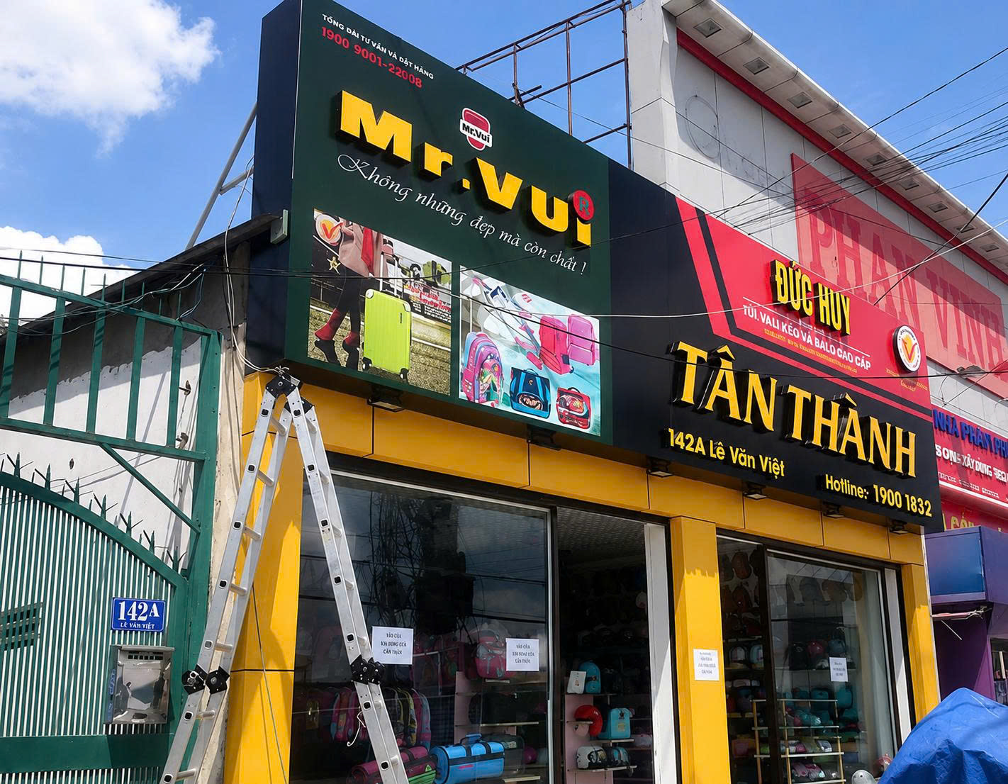 tháo dỡ bảng hiệu