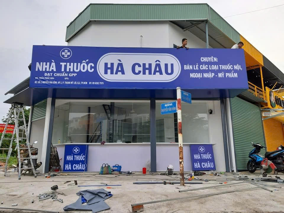 tháo dỡ bảng hiệu