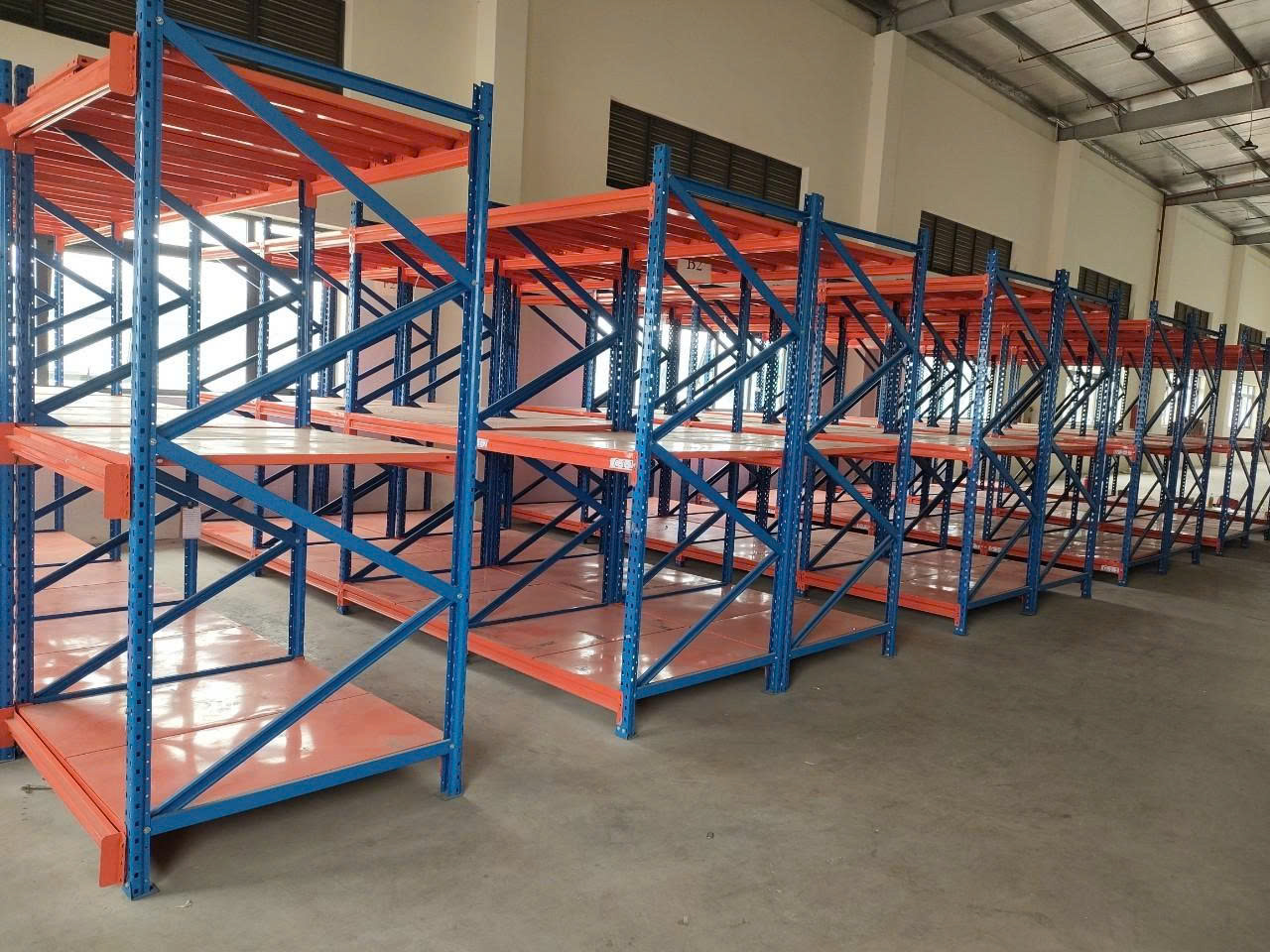 thu mua kệ sắt cũ
