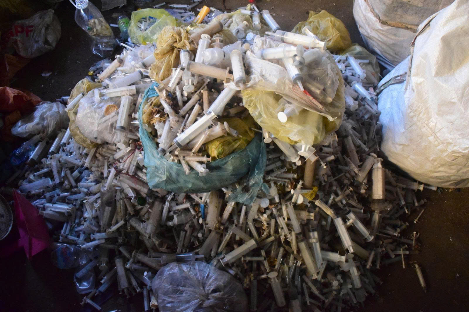 thu gom rác thải y tế