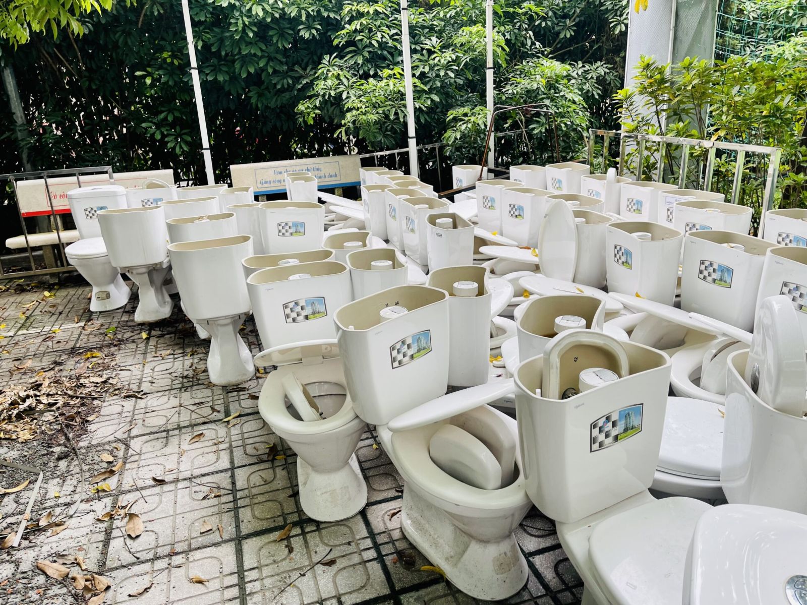 thu mua thiết bị vệ sinh cũ