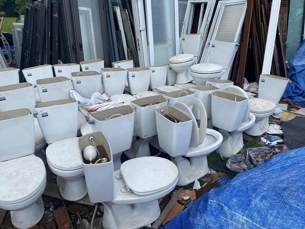 thu mua thiết bị vệ sinh cũ